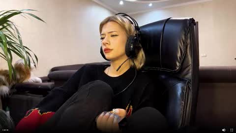 annie1fuc4 online show from March 17, 6:34 pm