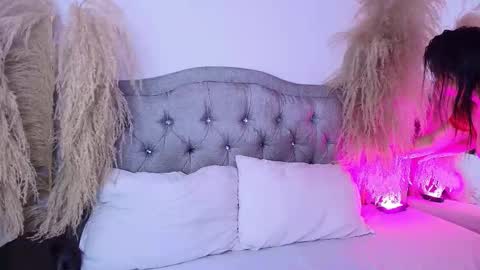 annie_20_ online show from March 27, 5:24 pm