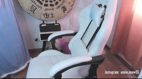 JEANNE no olvides seguirme dont forget follow me  uu online show from February 25, 7:49 pm