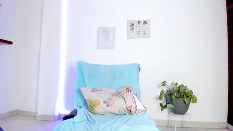 Annie online show from December 13, 7:53 pm