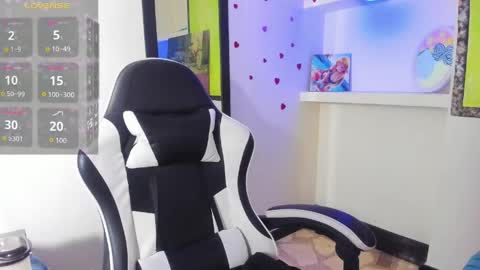 Anniee online show from April 29, 5:30 pm