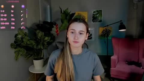 annieee_smith online show from June 27, 5:41 am