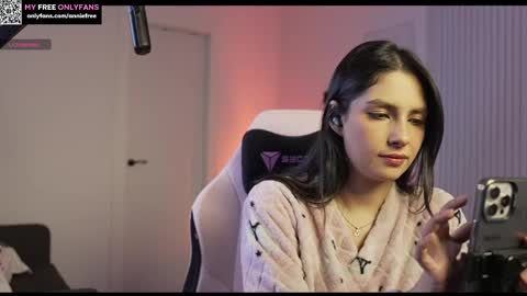 Annie FREE TRIAL IN BIO online show from February 15, 2:26 am