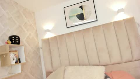 Annie Queen online show from March 31, 2:55 am