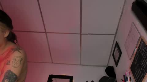 Annika online show from December 21, 1:37 pm