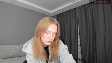 AnnyFourse online show from December 13, 7:32 pm