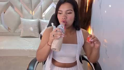 Antonela online show from November 15, 1:45 pm