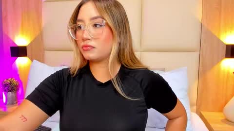 A N T O N E L L A  online show from October 20, 12:30 pm