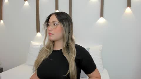 A N T O N E L L A  online show from January 24, 12:10 pm