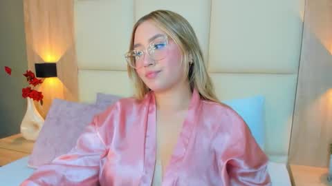 A N T O N E L L A  online show from March 18, 12:54 pm