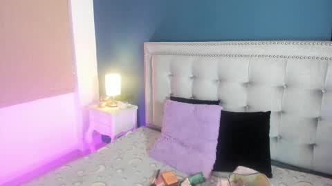 Sarah online show from March 2, 11:30 am