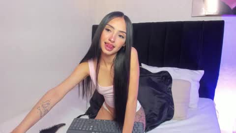 antonellariva_ online show from October 29, 8:55 pm