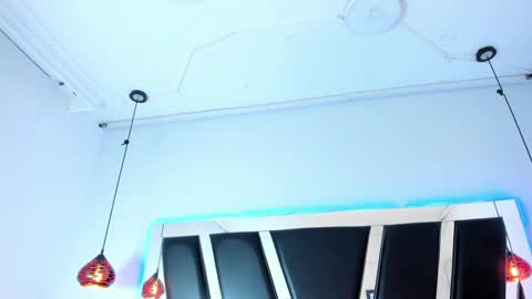 A N T O N E L L E  online show from March 6, 11:36 am