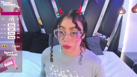 A N T O N E L L E  online show from January 8, 11:36 am