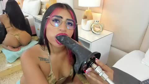 Antonia online show from February 12, 7:45 pm