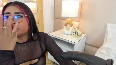 Antonia online show from February 21, 9:00 pm