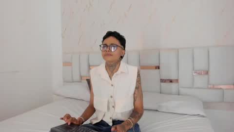 antony_d_ossa online show from April 12, 5:54 am