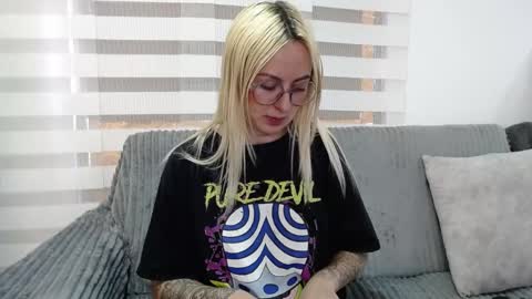 Antonia online show from May 8, 8:32 pm