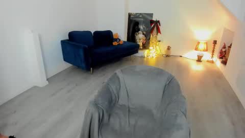 Anya online show from December 5, 5:40 am