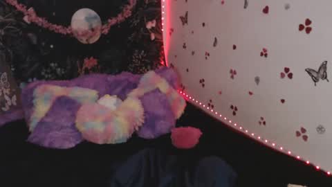 april_l6 online show from October 1, 1:43 am