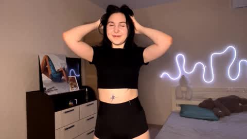 Emi online show from March 30, 5:23 pm