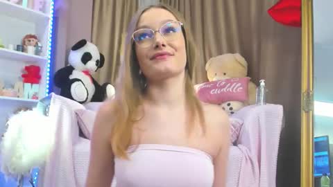 Ariel online show from March 3, 5:08 pm