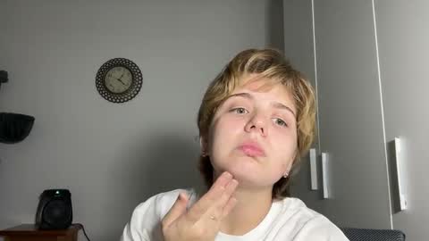 ari_crystal online show from February 2, 11:20 am