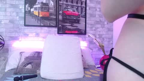 Ahri James online show from December 4, 10:51 pm