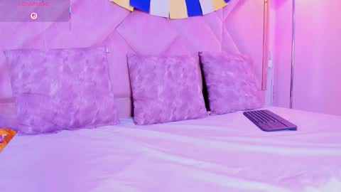 Aria Jones online show from October 1, 1:27 pm