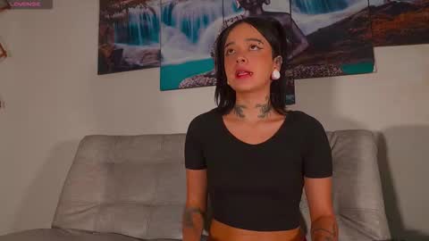 ariana_whitee online show from March 22, 8:20 am