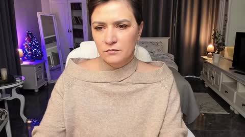 Ana online show from December 14, 9:29 am