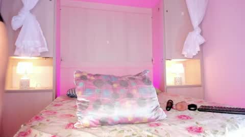 ariannavega_ online show from June 13, 12:02 pm