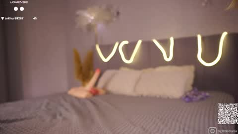 arielkielly online show from November 17, 6:58 am