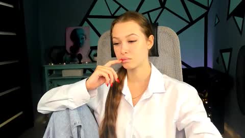 arielsykes online show from September 18, 2:04 pm