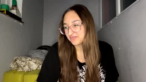 Mia  online show from March 17, 5:17 pm