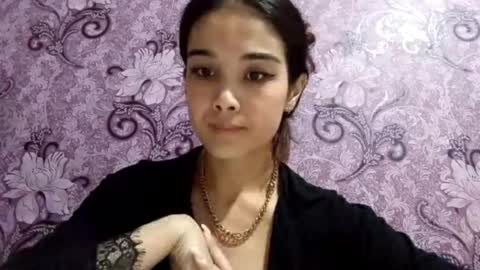 Amina online show from December 4, 7:36 pm