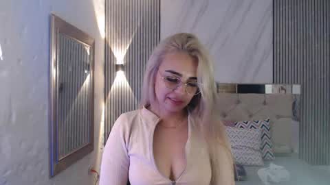 ashley__tylor online show from February 6, 1:42 am