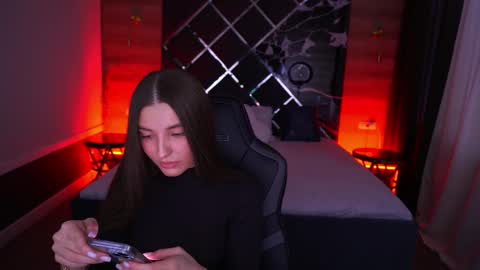 ashleybaee online show from November 3, 1:15 pm