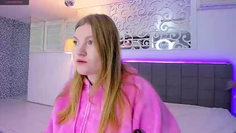 AshleyJonse online show from December 2, 6:04 am