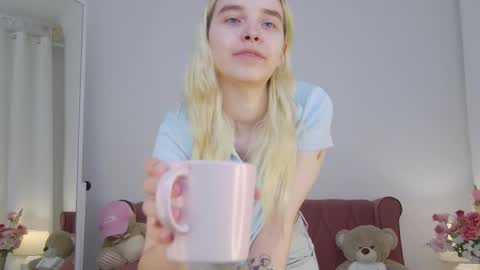 ashly_cherry online show from September 17, 11:19 am