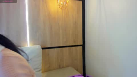 ashlyn online show from January 6, 8:01 pm