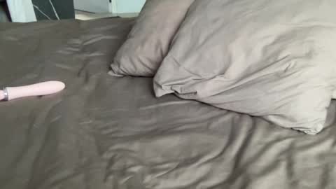 asiangirlandwhiteguy online show from May 7, 3:33 am