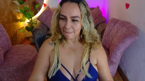 aunty_milf online show from January 13, 7:18 pm