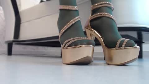 Aura sanders online show from February 7, 12:20 pm