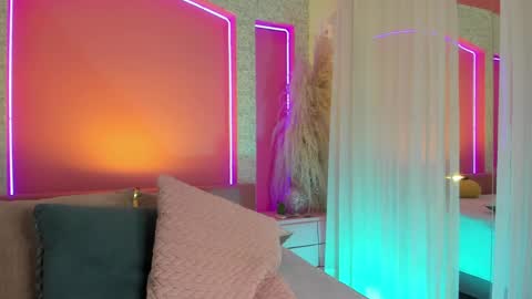 Aurora online show from December 10, 7:43 pm