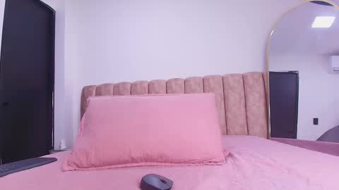 auroraa_miller online show from February 2, 11:53 am