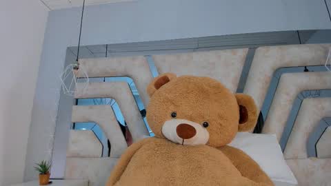 Aurora  online show from January 15, 9:10 pm