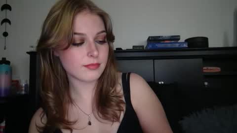 auroralightz1 online show from January 6, 5:22 am