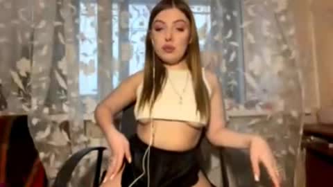 Elizabeth online show from February 26, 2:38 pm