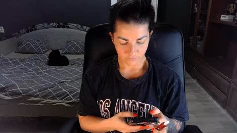 Ava online show from January 21, 1:43 pm